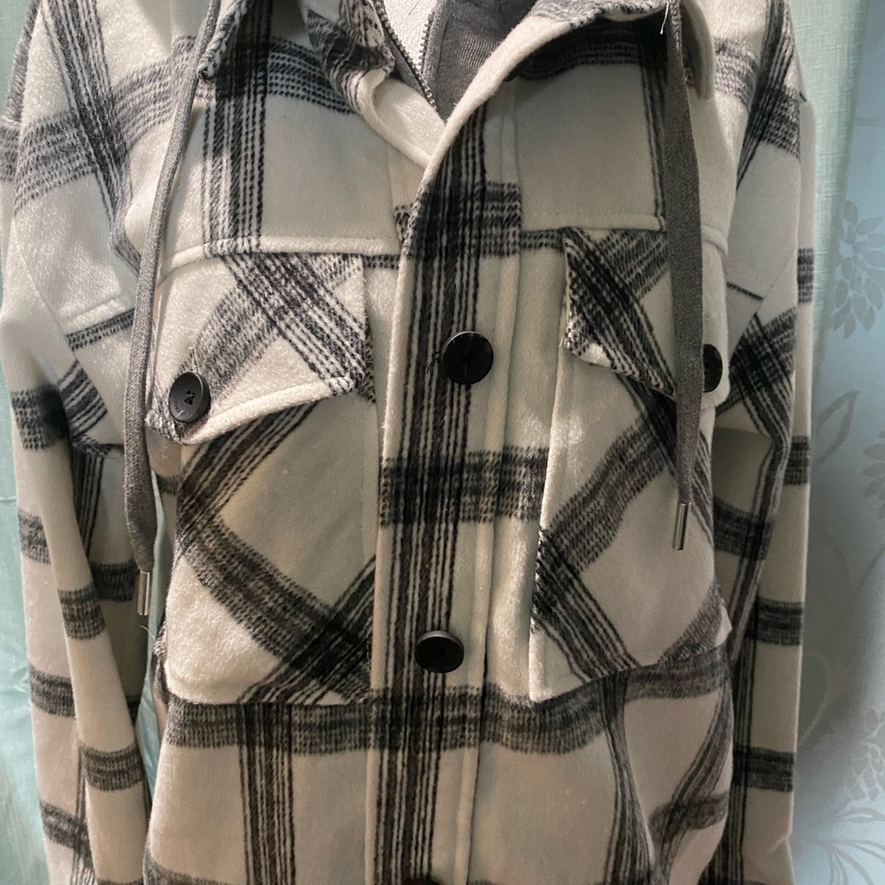 Shirt/jacket with removable hoodie liner